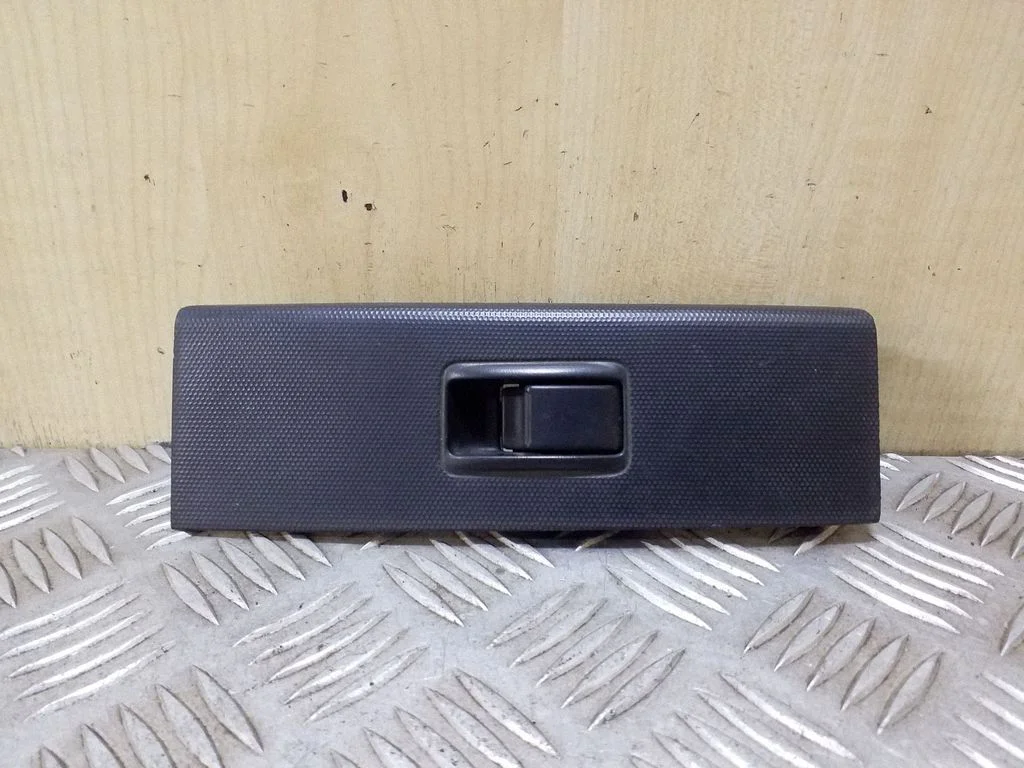 Electric window control switch – Toyota Corolla Verso AR10 (2004-2009)