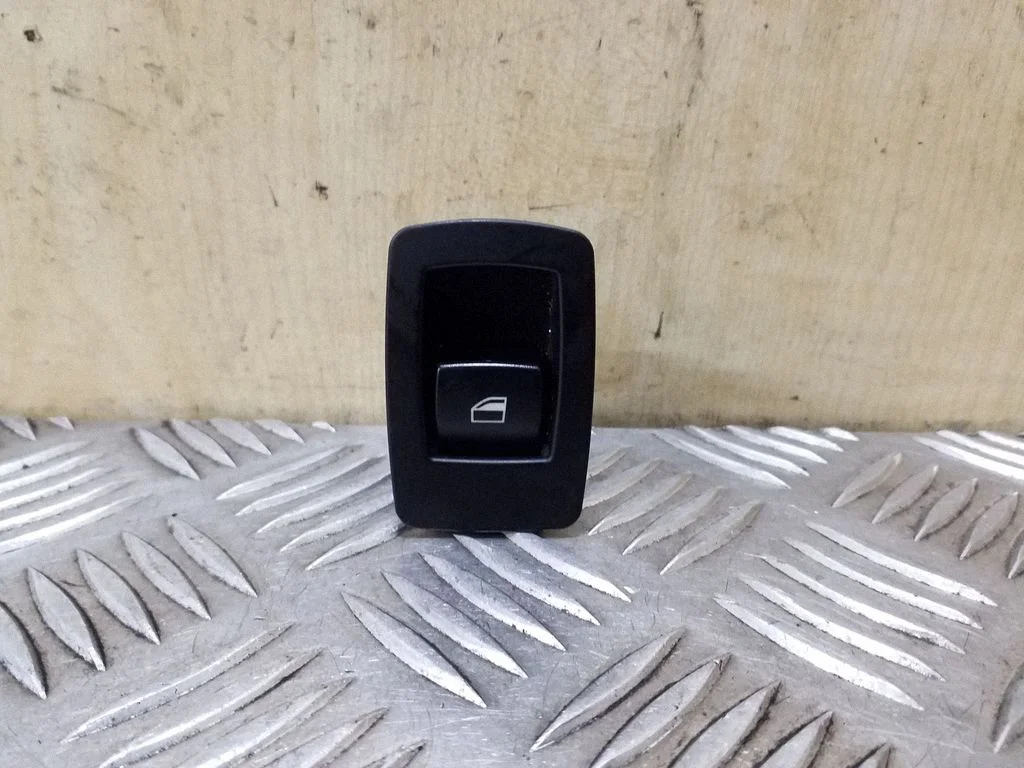 Electric window control switch 9113773
