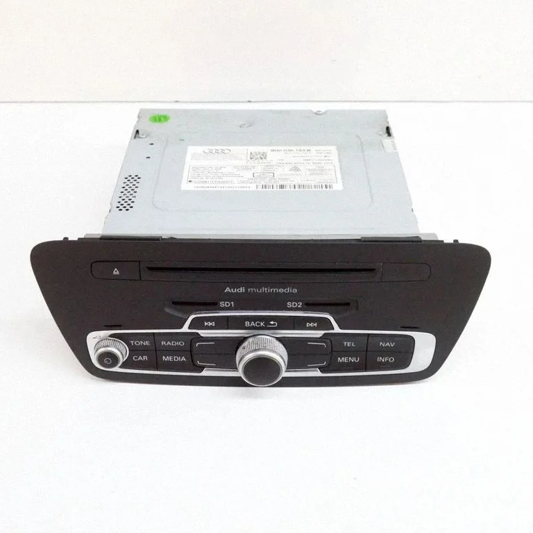 Radio/CD/DVD atskaņotājs/navigācija 8U0035193A