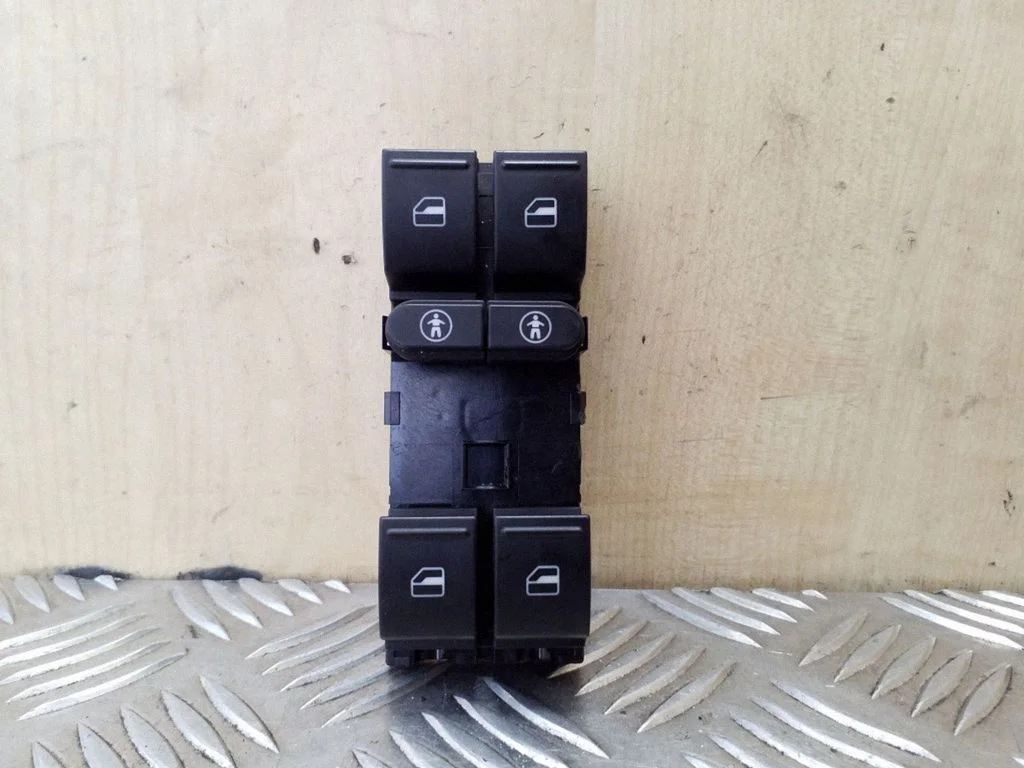 Przełącznik szyb elektrycznych 7L6959857E