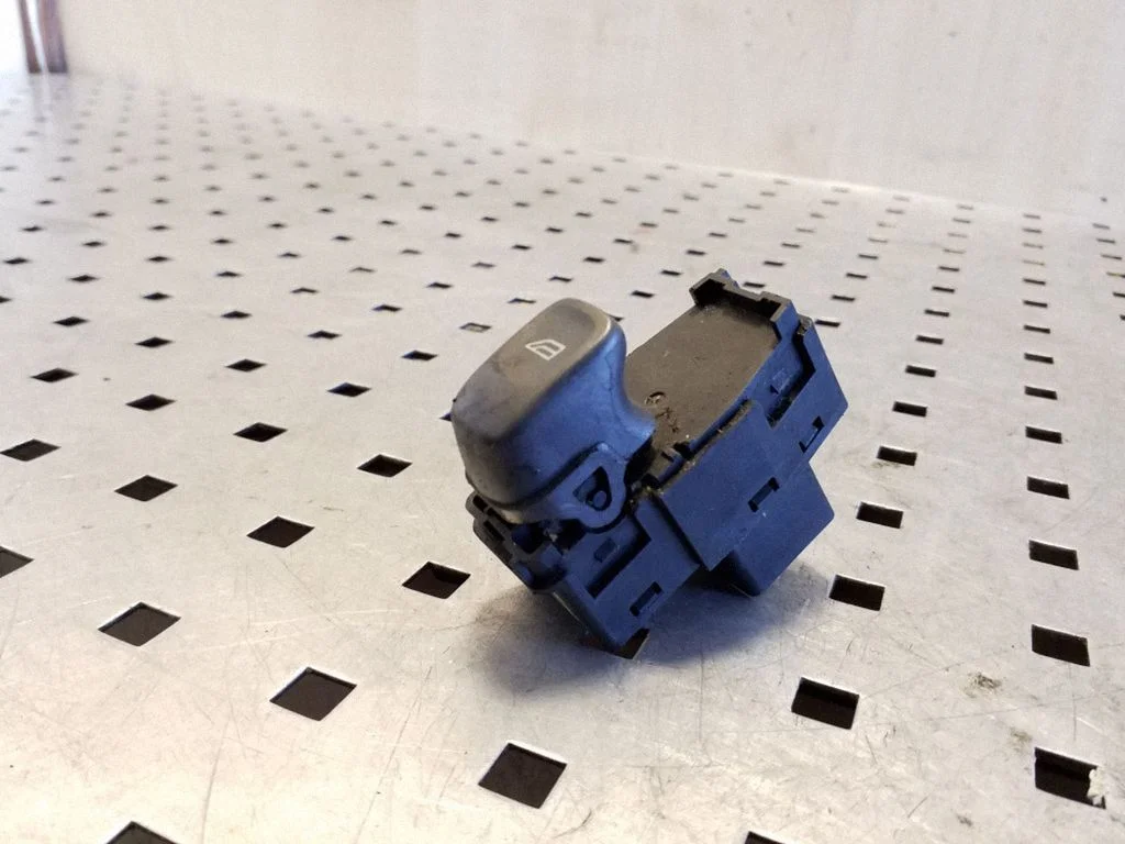 Elektrisko logu slēdzis 9472275