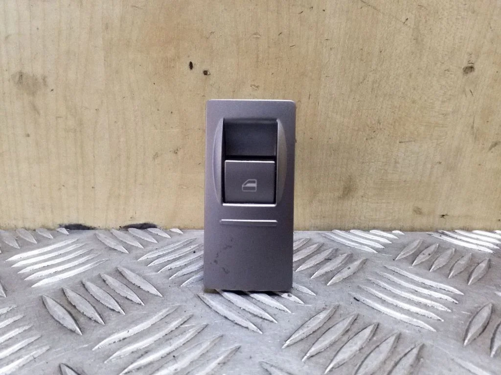 Electric window control switch 3D0959858G