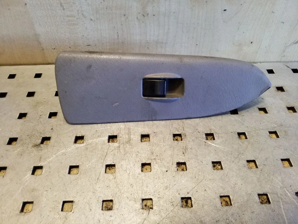 Elektrisko logu slēdzis GE4V684LI