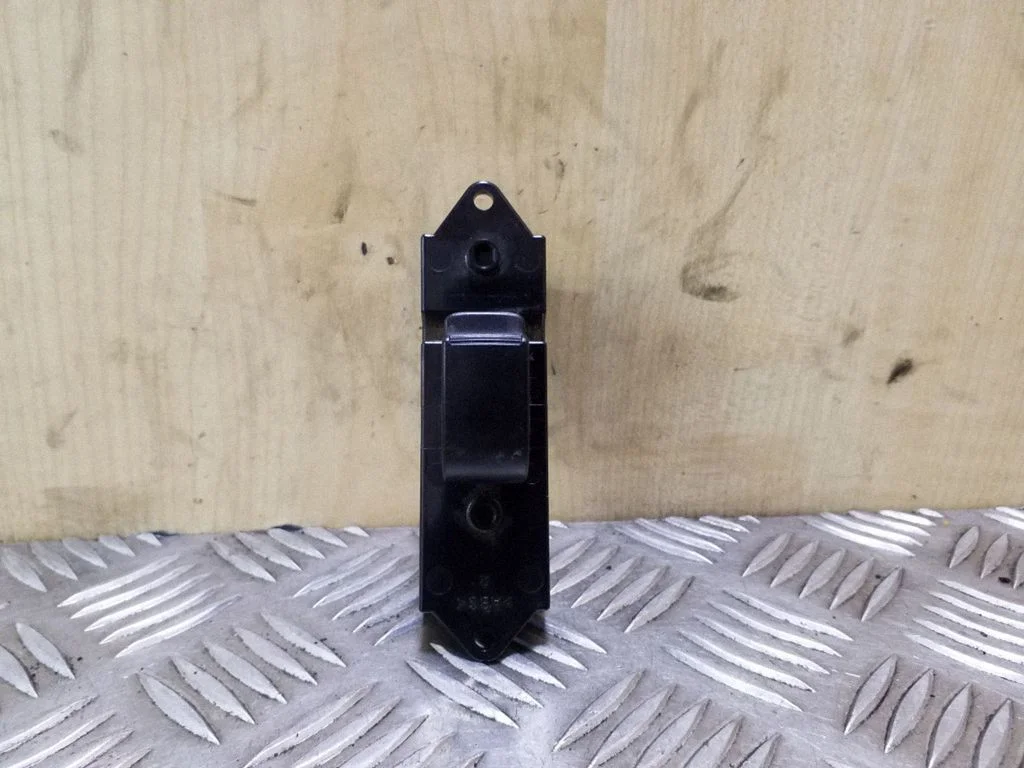 Elektrisko logu slēdzis 8608A184