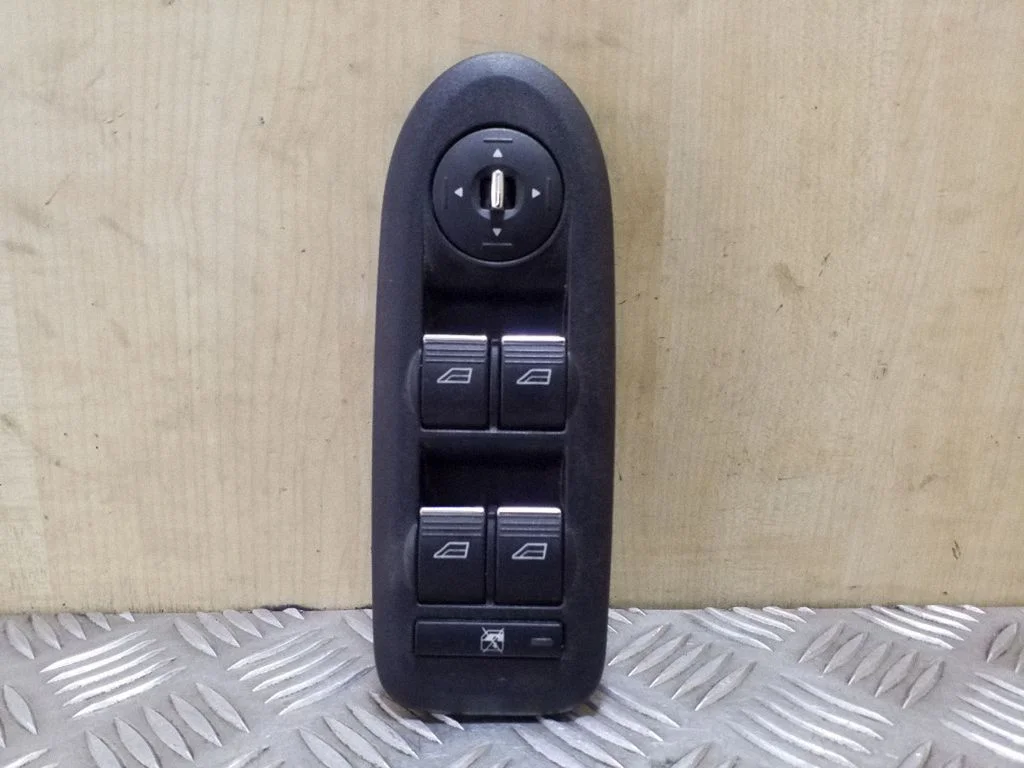 Electric window control switch 8M5T14A132AC