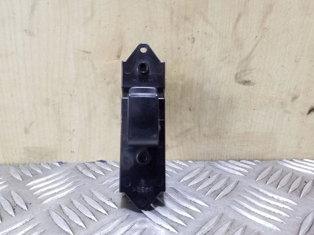 Elektrisko logu slēdzis 8608A182