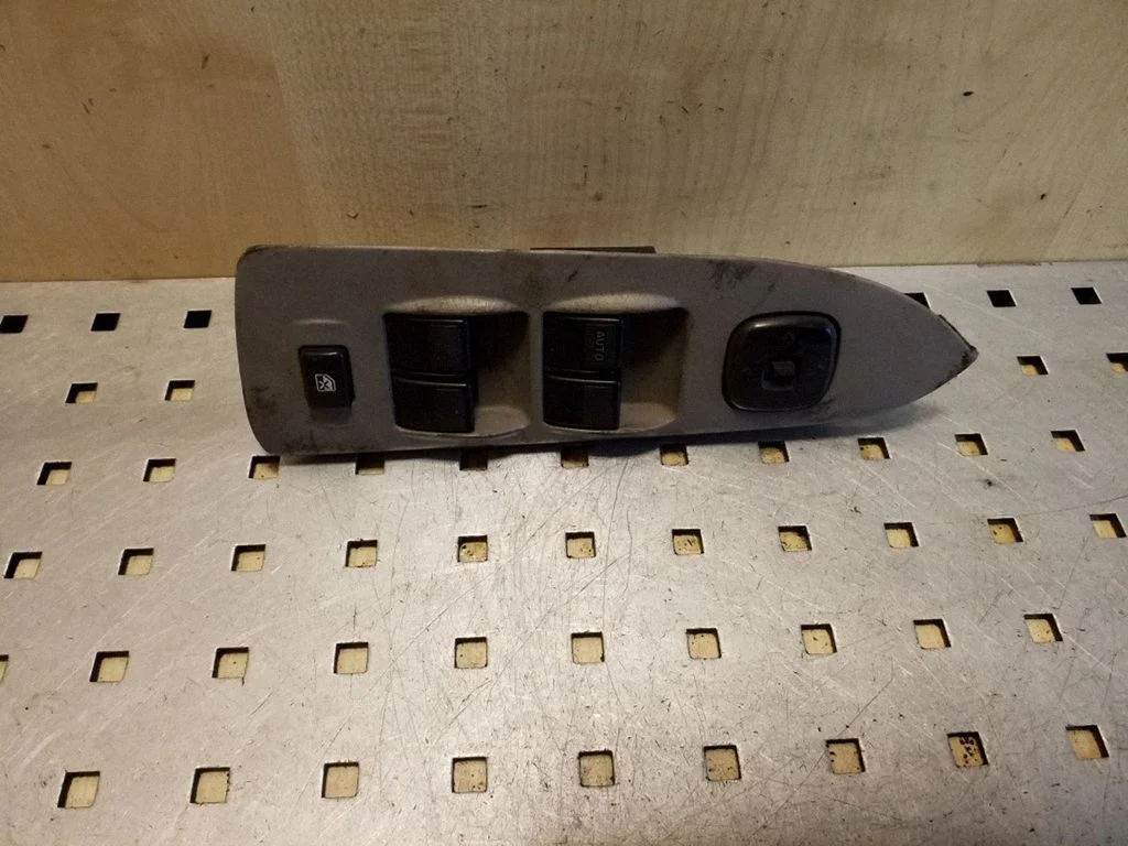 Elektrisko logu slēdzis CB0866350A