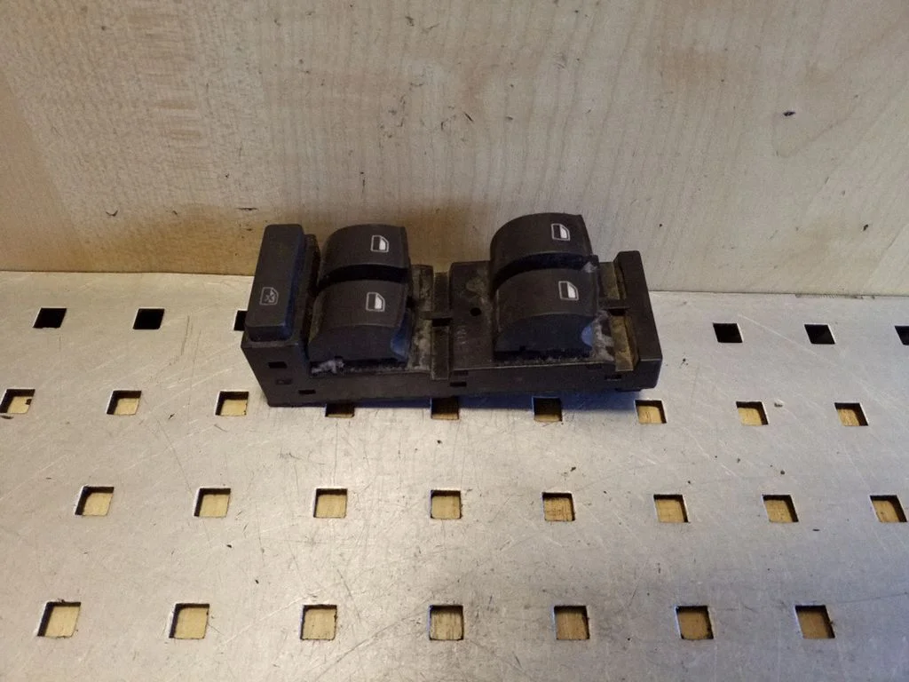 Electric window control switch – Audi A3 S3 8L (1996-2003)