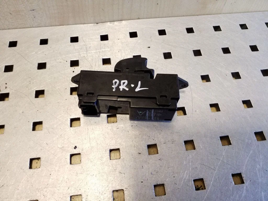 Elektriaknate lüliti 8608A061