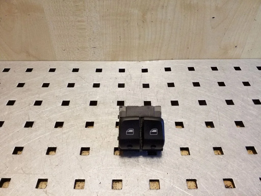 Przełącznik szyb elektrycznych 8K0959851A