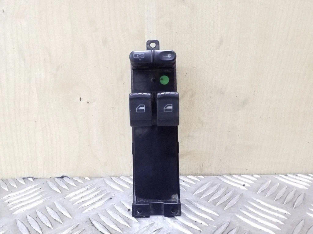 Electric window control switch – Skoda Octavia Mk1 (1U) (1996-2004)