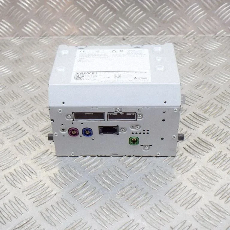 Radio/CD/DVD atskaņotājs/navigācija T01100604