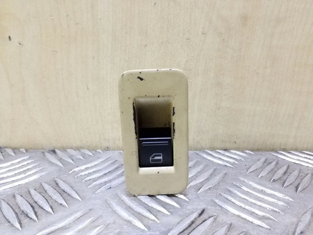 Elektriaknate lüliti 7L6959855B
