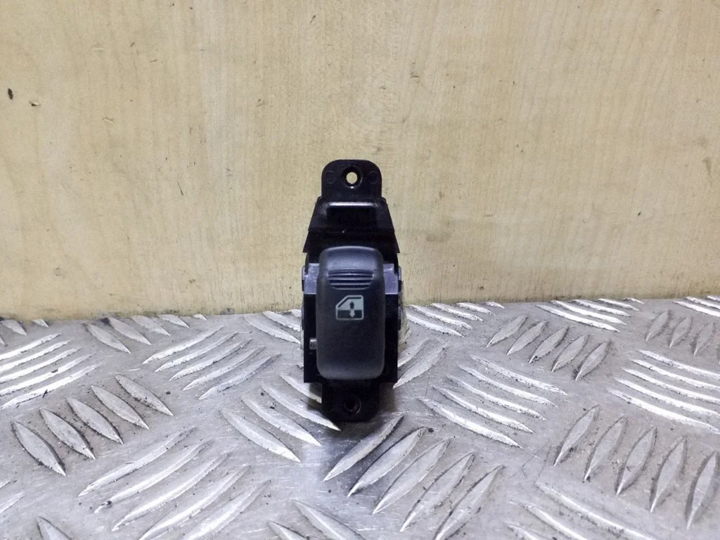 Electric window control switch 621W02280