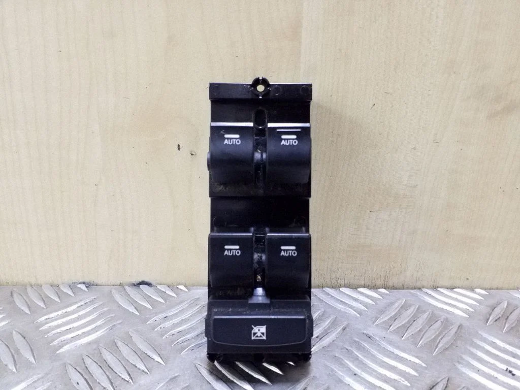 Electric window control switch 935703Z550