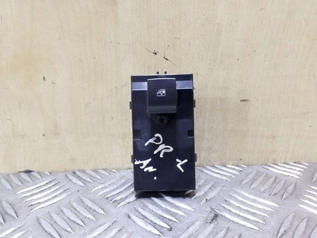 Electric window control switch 13301886