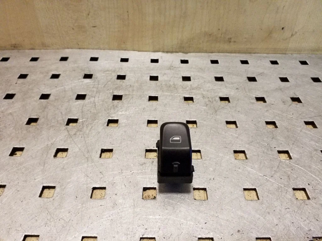 Elektrisko logu slēdzis 8K0959855A