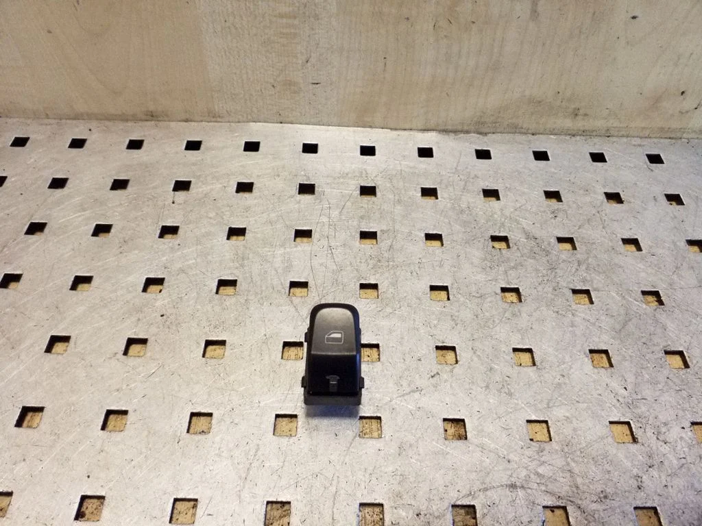 Elektrisko logu slēdzis 8K0959855A