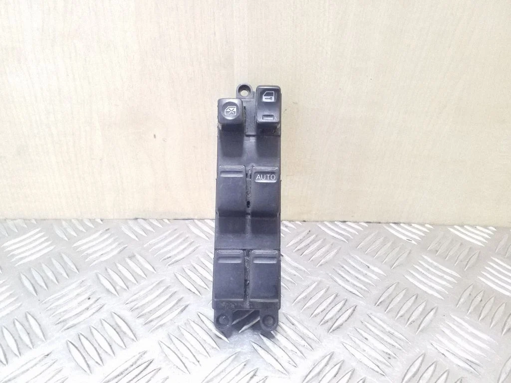 Electric window control switch – front right
