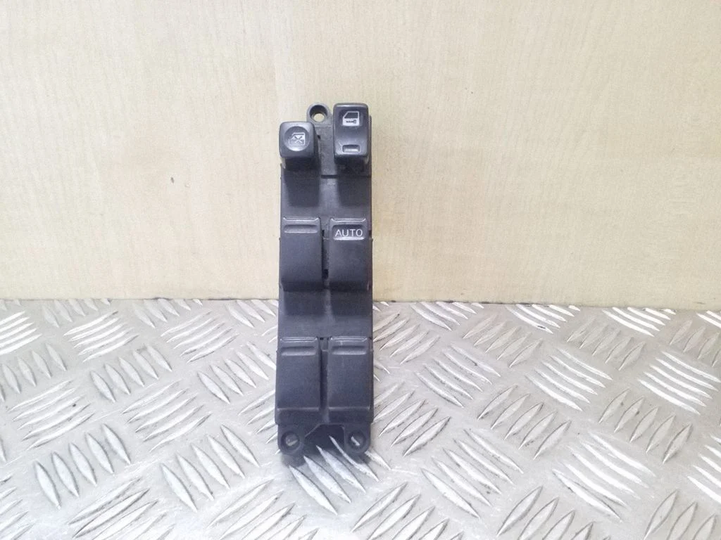 Electric window control switch – front right