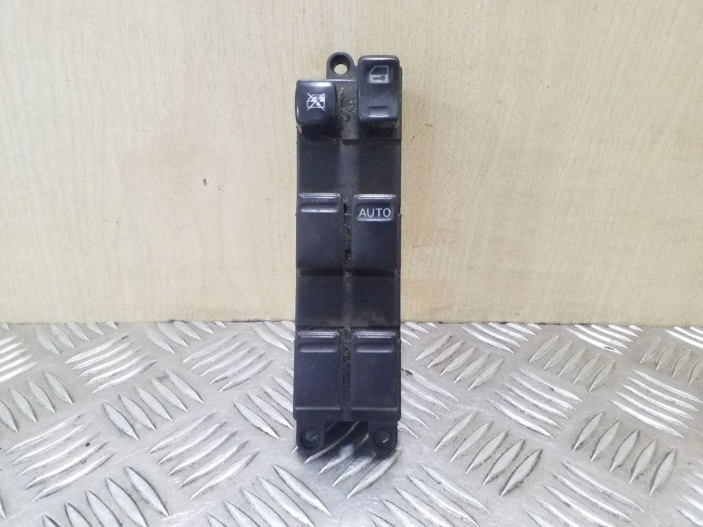 Electric window control switch – front right