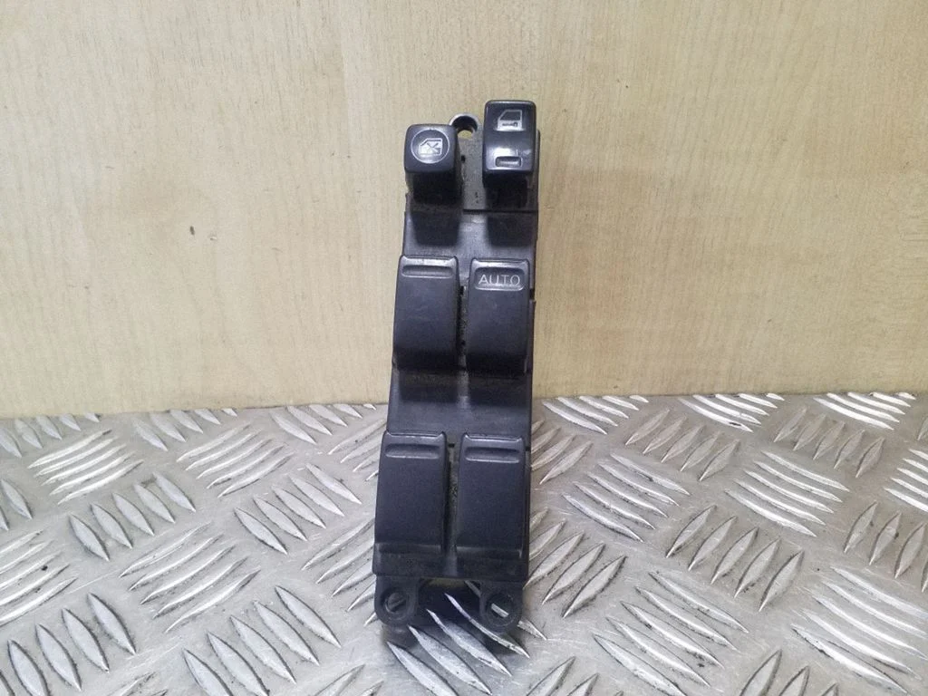 Electric window control switch – front right
