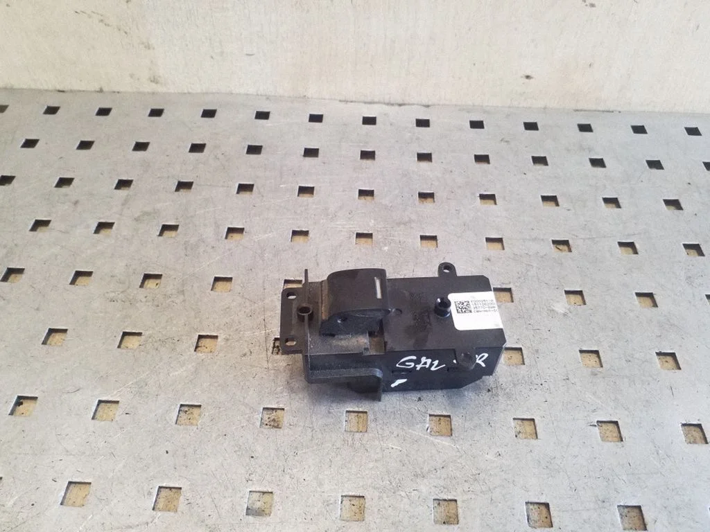 Electric window control switch 35770SWAG010M2