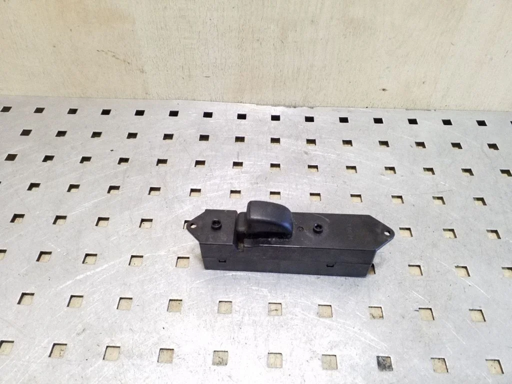 Electric window control switch MR194819