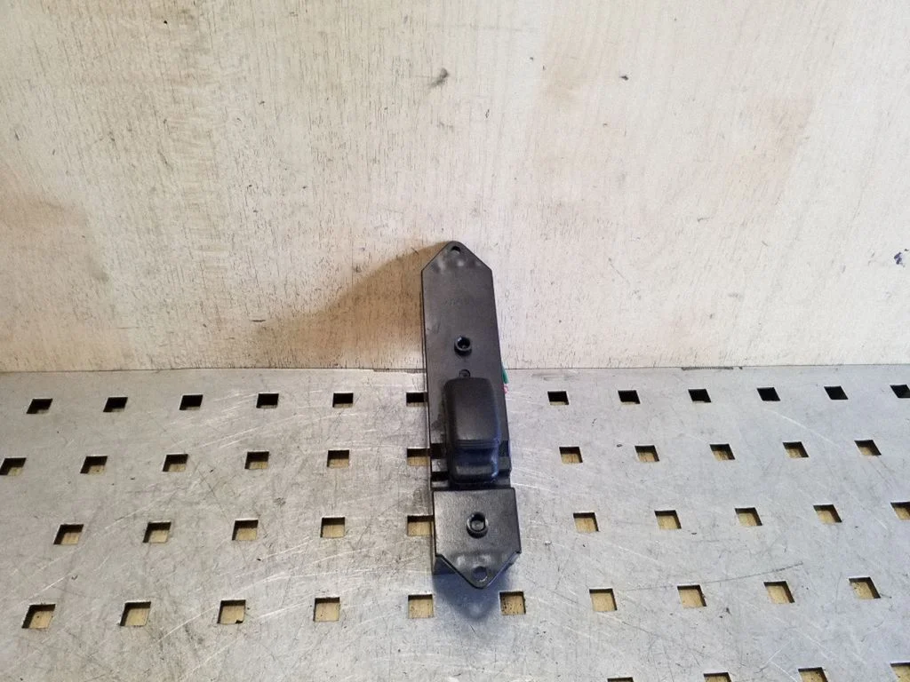 Electric window control switch MR194820