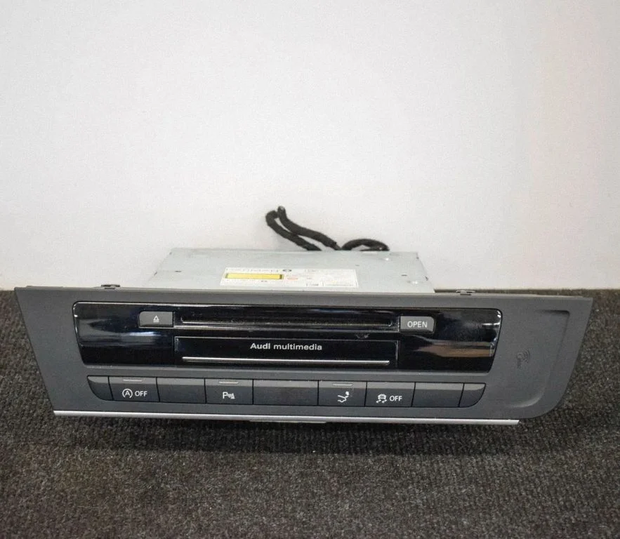 Radio/CD/DVD atskaņotājs/navigācija
