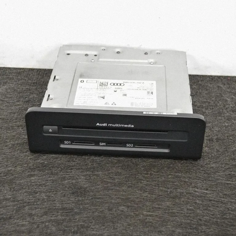 Radio/CD/DVD atskaņotājs/navigācija 8W0035192A