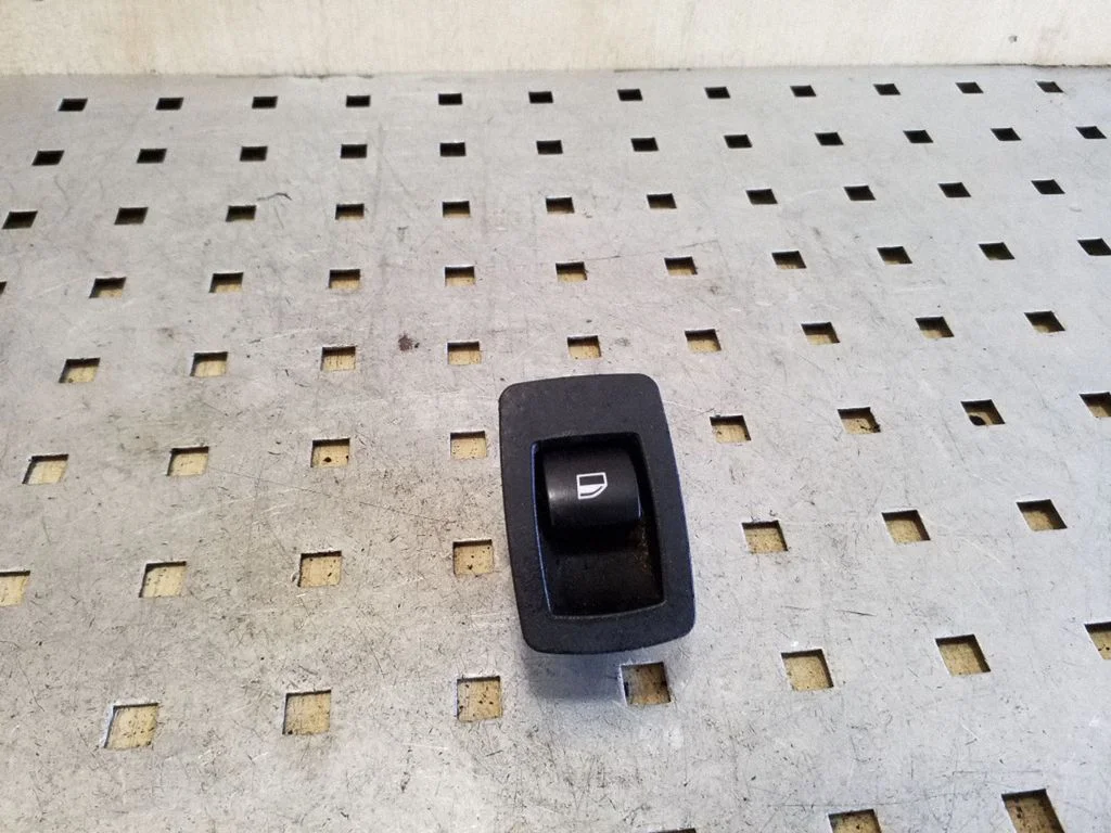 Electric window control switch – BMW X3 E83 (2003-2010)