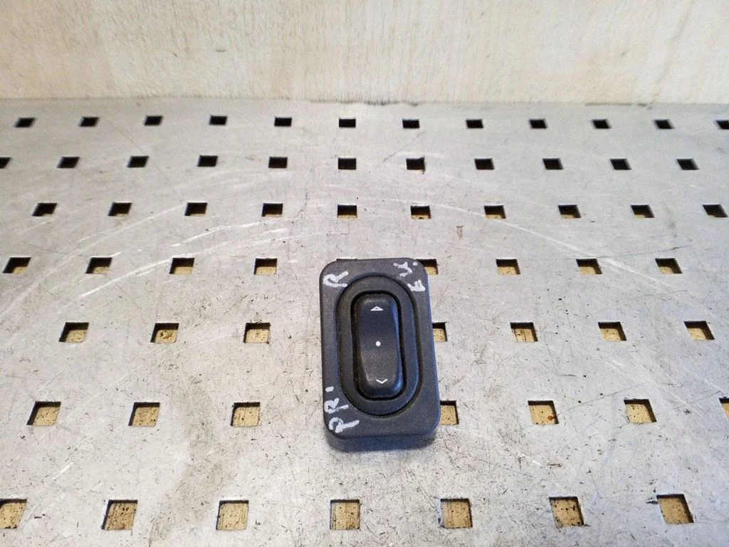 Electric window control switch – Opel Meriva A (2003-2010)