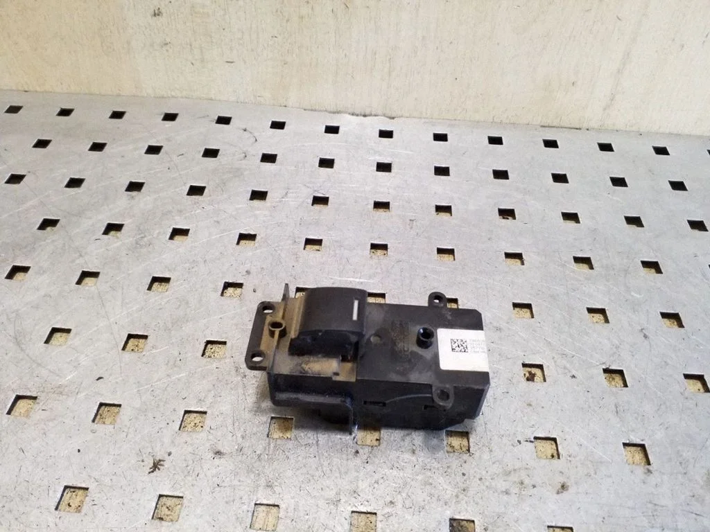 Elektrisko logu slēdzis 35770SWA