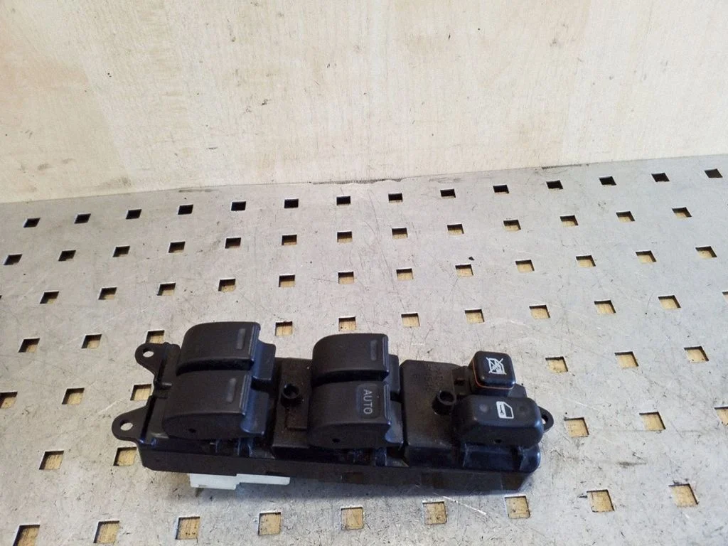 Electric window control switch 8482042080