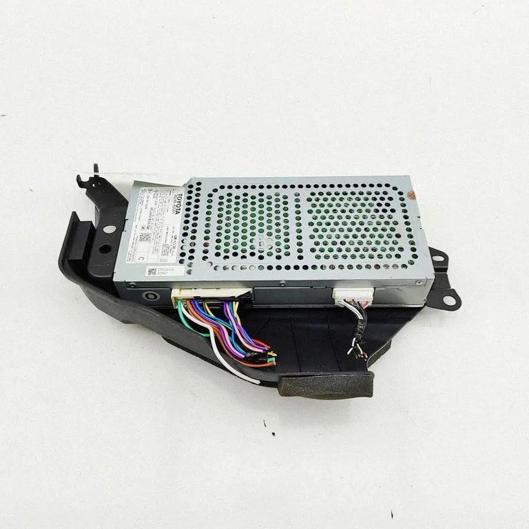 Sound amplifier – Toyota Land Cruiser (J200) (2008-)