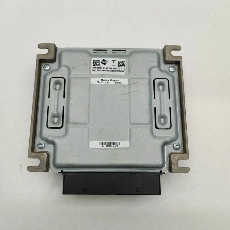 Sound amplifier – Tesla Model S (2012-)