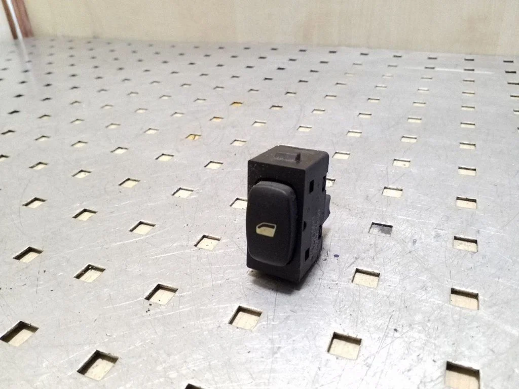 Electric window control switch 96360166XT