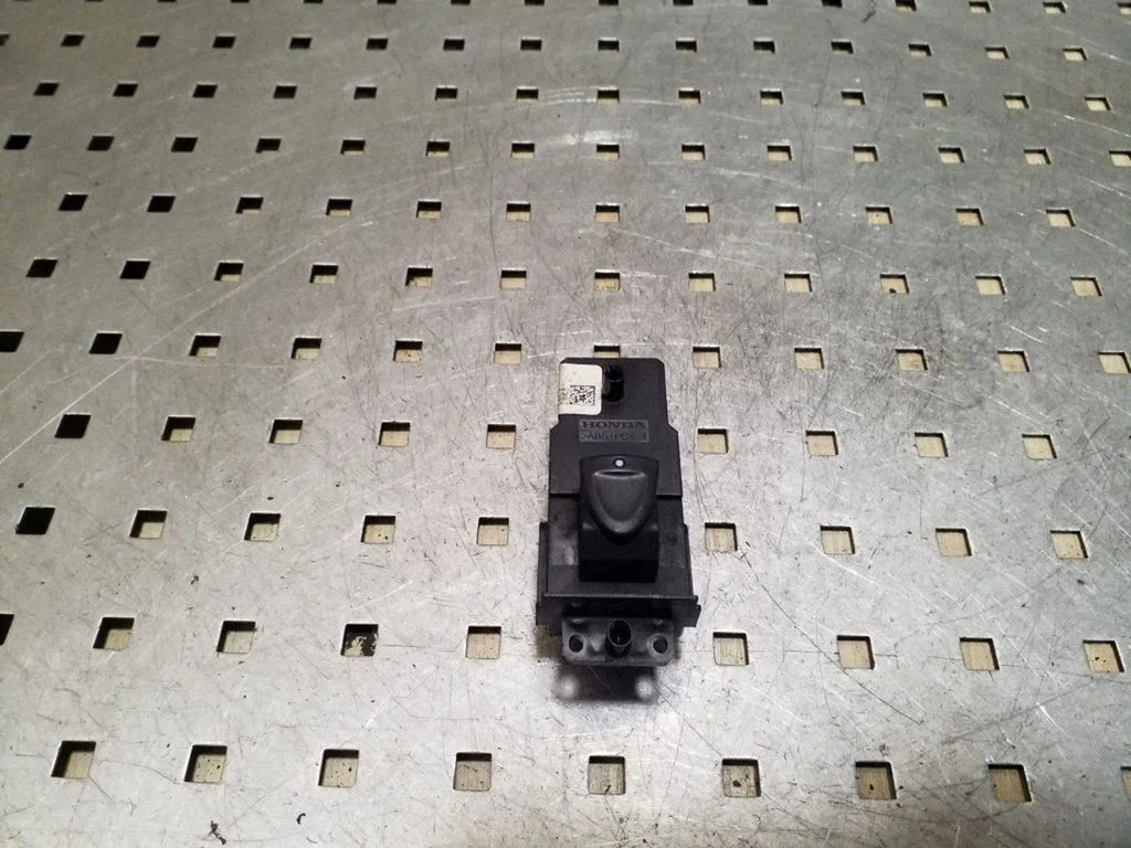 Elektrisko logu slēdzis 35770SMG