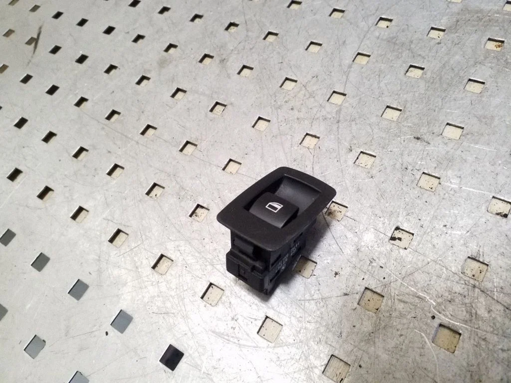 Electric window control switch – BMW 3 Series E90 E91 (2005-2012)