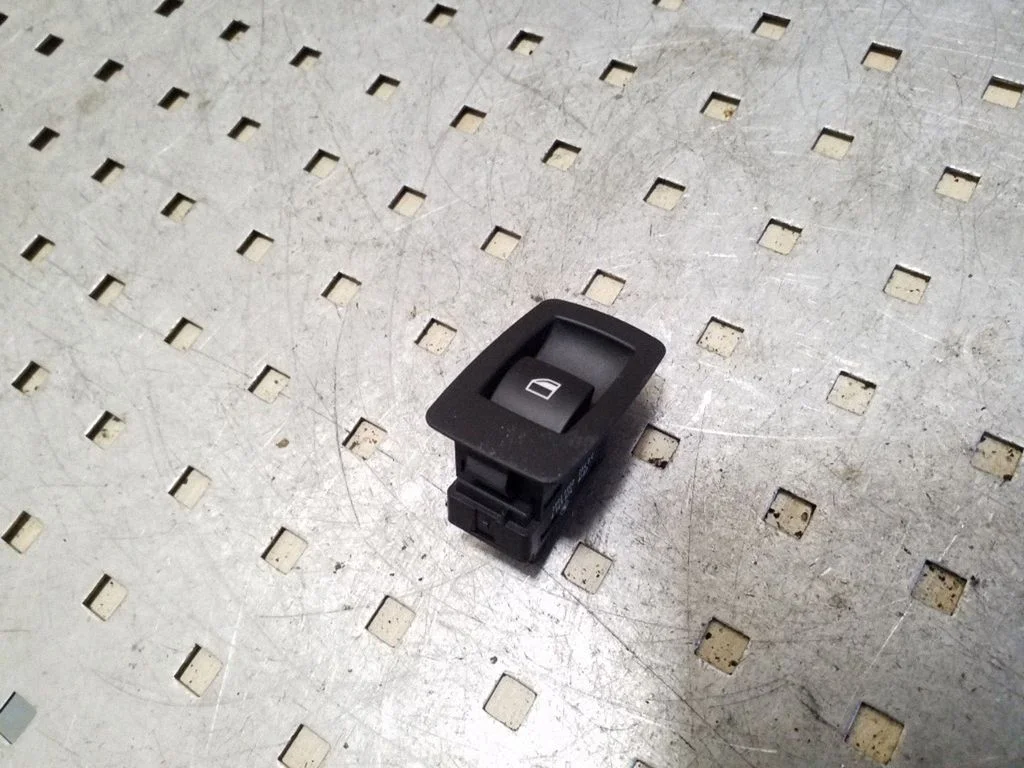 Electric window control switch – BMW 3 Series E90 E91 (2005-2012)