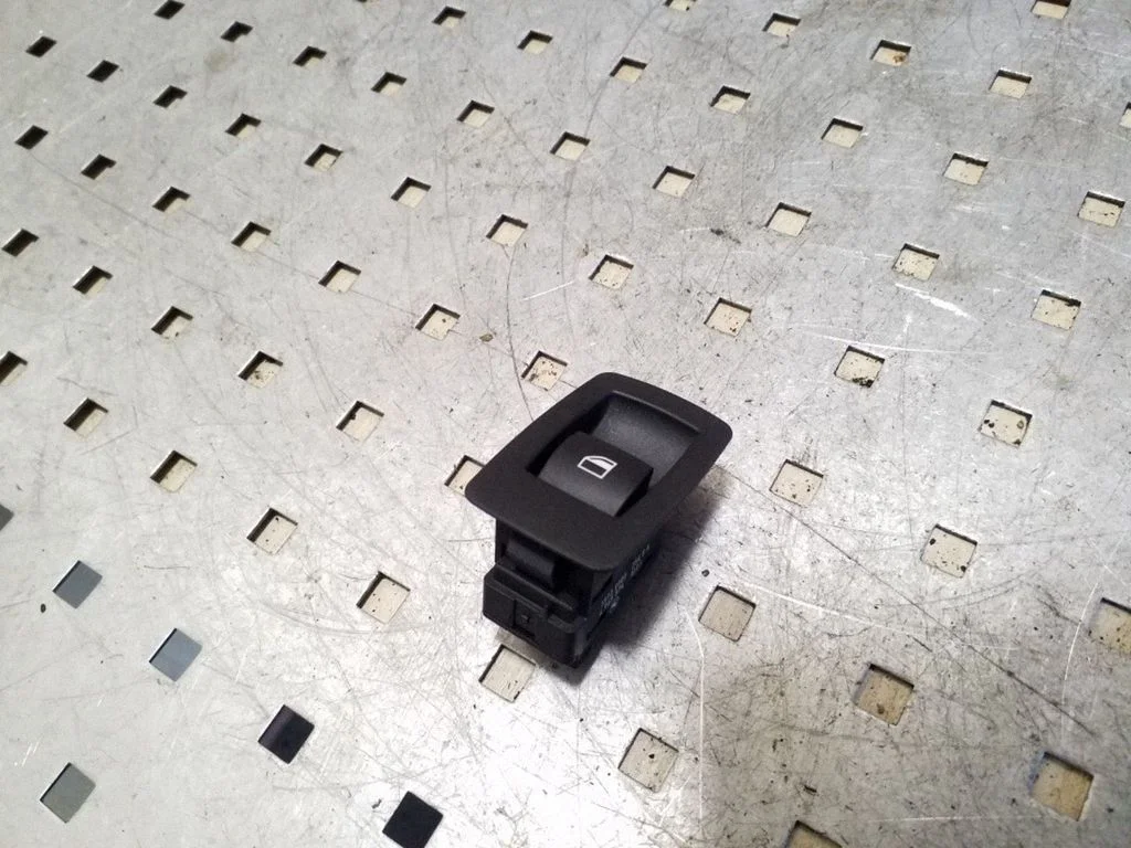 Electric window control switch – BMW 3 Series E90 E91 (2005-2012)
