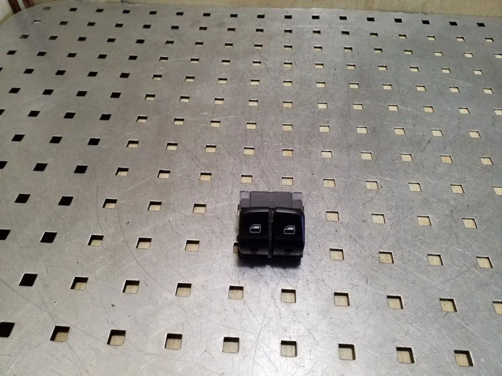 Elektrisko logu slēdzis 8K09598510