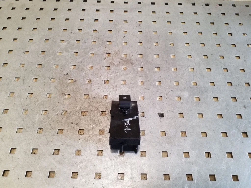 Elektrisko logu slēdzis 13301886