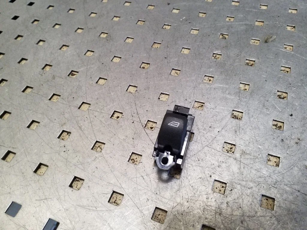 Elektrisko logu slēdzis 31272012