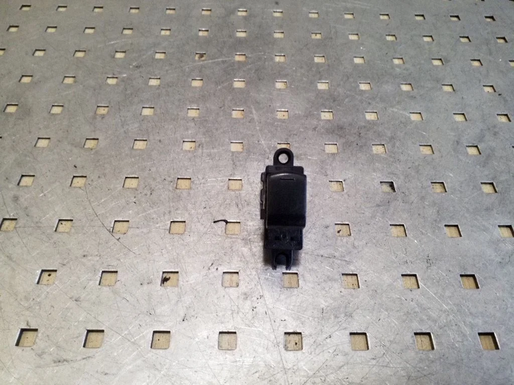 Elektriaknate lüliti 25411JD000