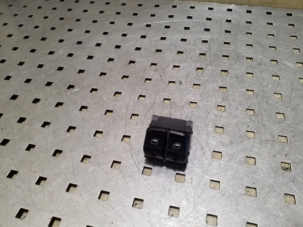 Elektrisko logu slēdzis 8K0959851C