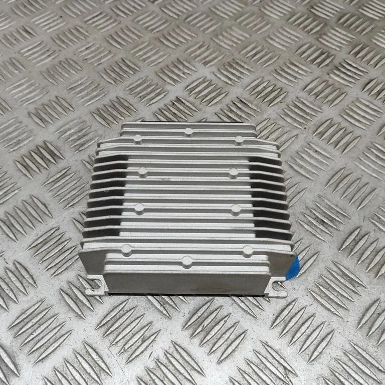 Wzmacniacz audio – Tesla Model S (2012-)