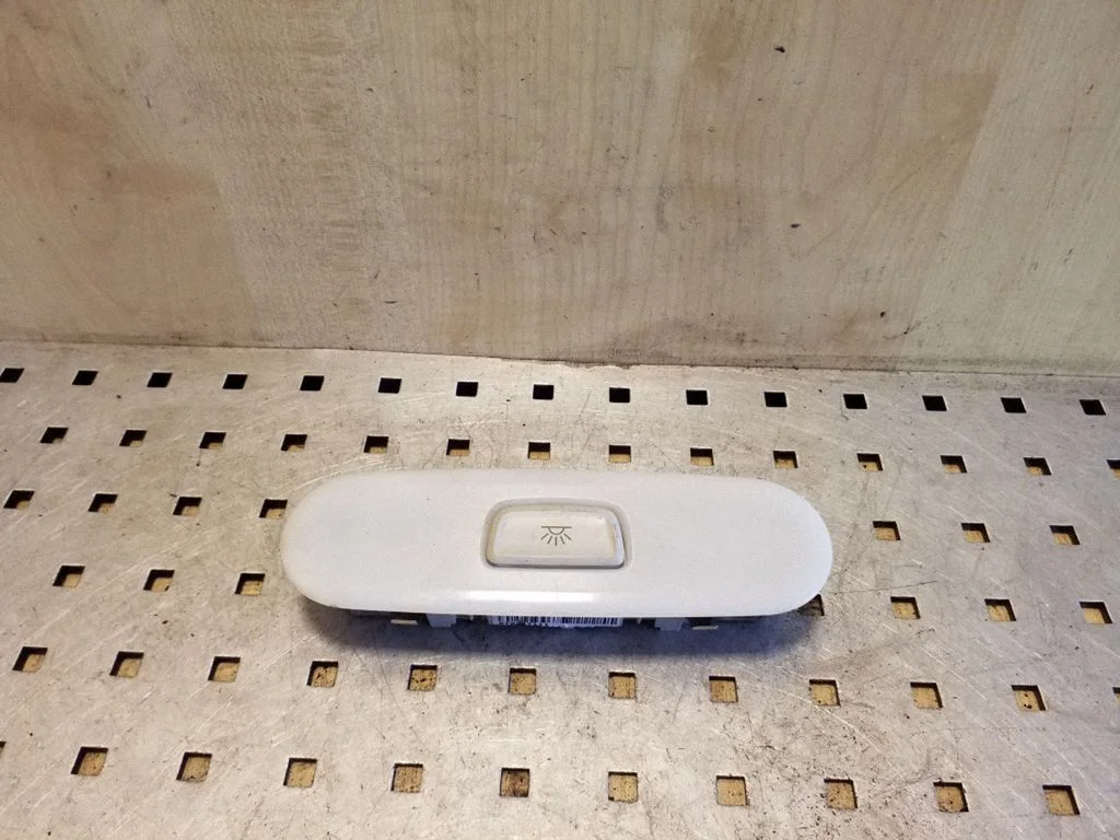 Salona apgaismojuma slēdzis 8T0947111