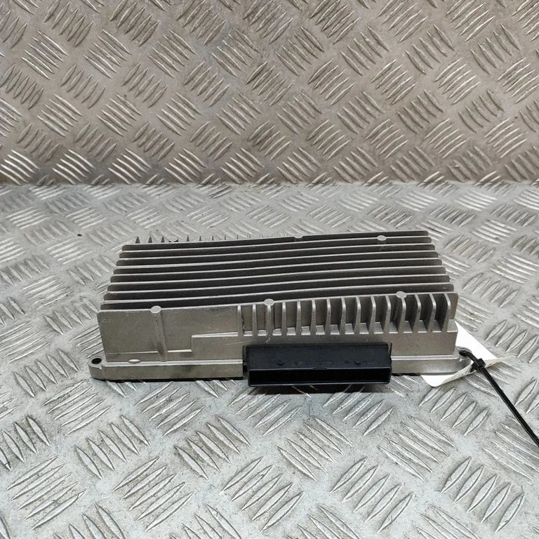 Wzmacniacz audio 8R0035223F